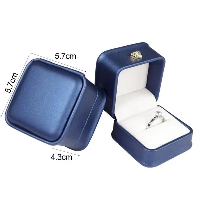 Boîte à bijoux élégante avec doublure en velours doux, boîte à matiques pour boucles d'oreilles, taille compacte, portable, voyage
