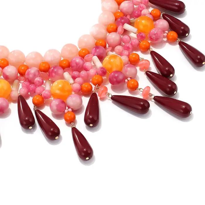 Collier ras du cou coloré en résine perlée pour femme