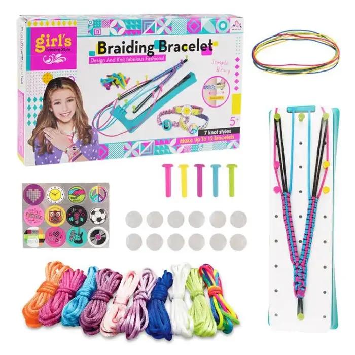 Kit de fabrication de bracelets d'amitié pour filles avec 12 couleurs de fils et boucles de dessin animé pour occasions spéciales et activités de voyage
