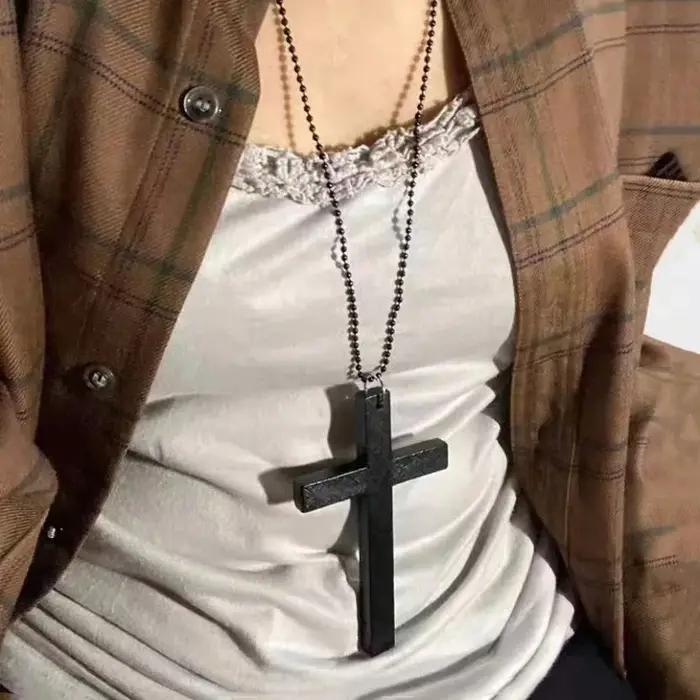 Collier croix américaine pour fille épicée