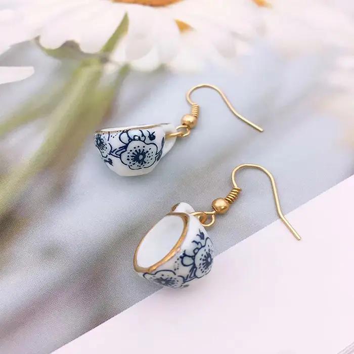 Boucles d'oreilles tasse à thé en céramique vintage faites à la main pour femmes, bijoux de style rétro, cadeaux d'occasion spéciale