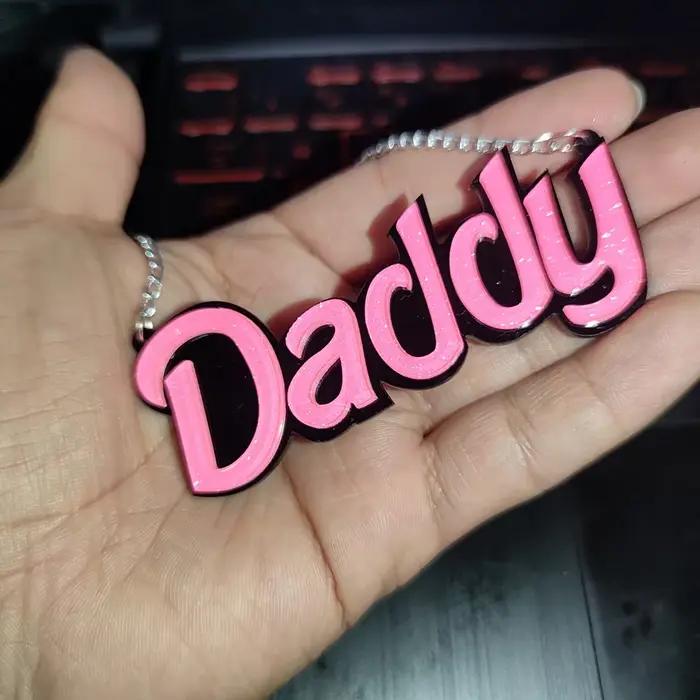 Collier pendentif lettres papa pour femmes, bijoux roses, accessoires acryliques à paillettes
