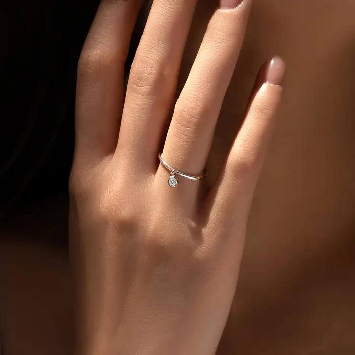Un moissanite ronde en argent 925 de 0