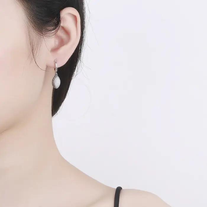 Boucles d'oreilles en pierre de lune naturelle pour femmes élégantes occasions spéciales rétro mode et quotidien