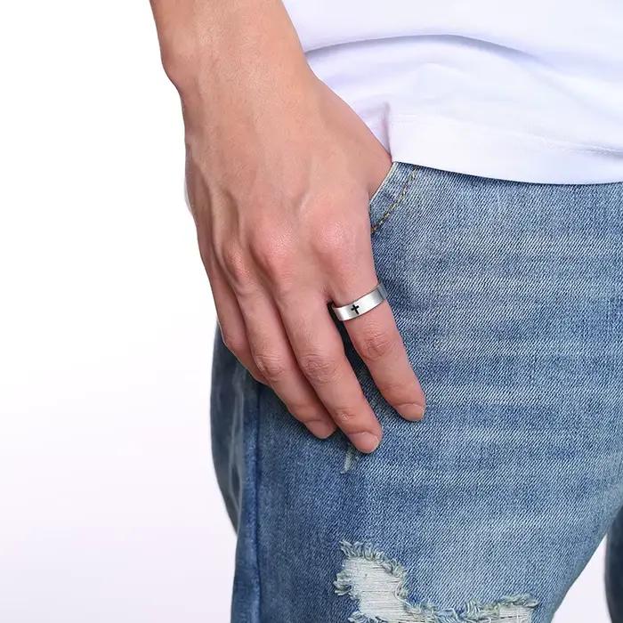 Bague croix en acier inoxydable pour homme et femme, cadeau idéal pour occasions spéciales, mariage, anniversaire et fêtes religieuses