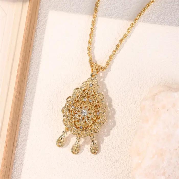 Collier de fleurs incrustées en forme de goutte d'eau pour femme
