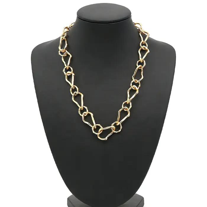 Collier chaîne à maillons dorés (style sculptural moderne) – Bijou tendance parfait pour les brunche
