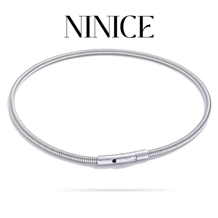 Collier en acier inoxydable avec plaque zircone cubique et plaquage or véritable pour femmes occasions spéciales et mode moderne