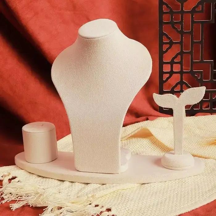 4pcs / set mannequin buste bijoux exposition stand collier collier boucles d'oreilles en boucles décoratives pour les magasins
