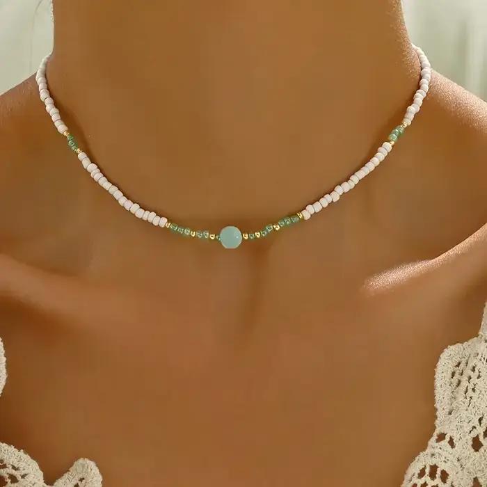 Collier élégant avec pendentif en perles fait à la main