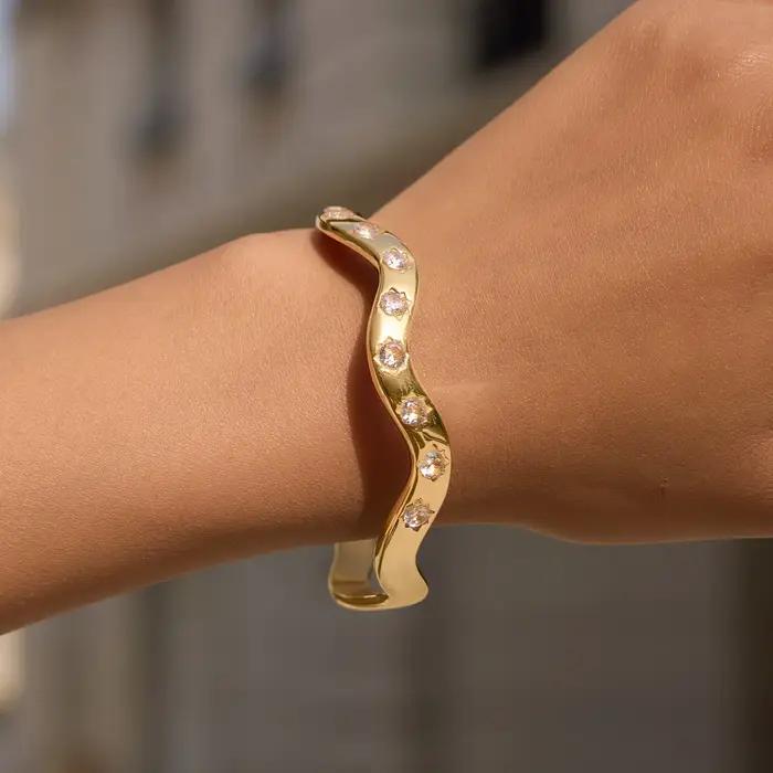 Uworld – Bracelet classique à courbes ondulées avec zircon rond blanc