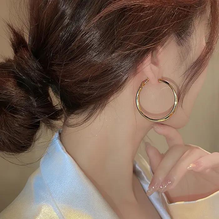 Boucles d'oreilles circulaires simples plaquées or 18 carats