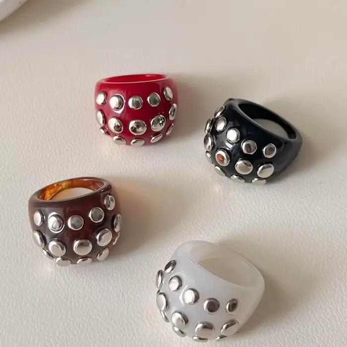 Nouvelle bague punk irrégulière à rivets, épaisse et géométrique, en résine lisse vintage, idéale pour les cadeaux