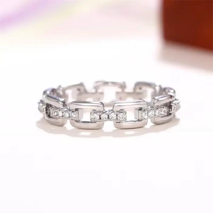Bague en forme de chaîne en laiton sertie de zircone cubique pour femmes élégantes occasions spéciales mariage soirée festive