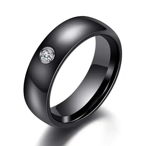 Bague en céramique noire et blanche avec cristal pour engagement et occasions spéciales hommes femmes style classique modernité
