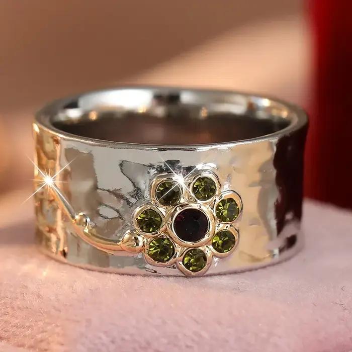 Bague pour femme avec incrustations de CZ rouge et vert