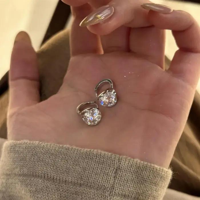Nouveaux boucles d'oreilles en diamant rond de deux carats