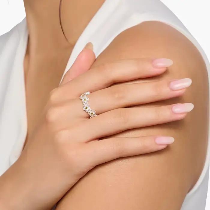 Belle bague en forme de fleur de marguerite