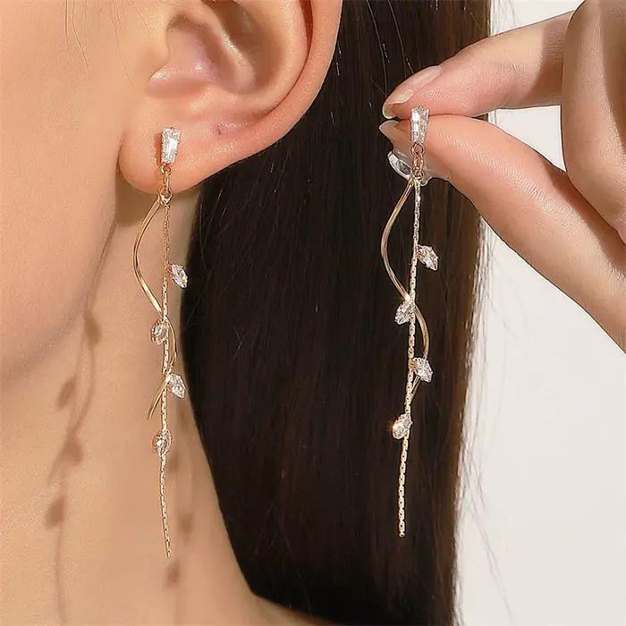 Boucles d'oreilles minimalistes à franges longues et ondulées pour femmes