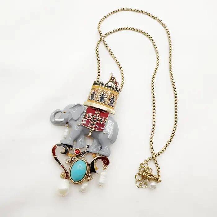 Tendances de la mode : Broche éléphant et collier double usage