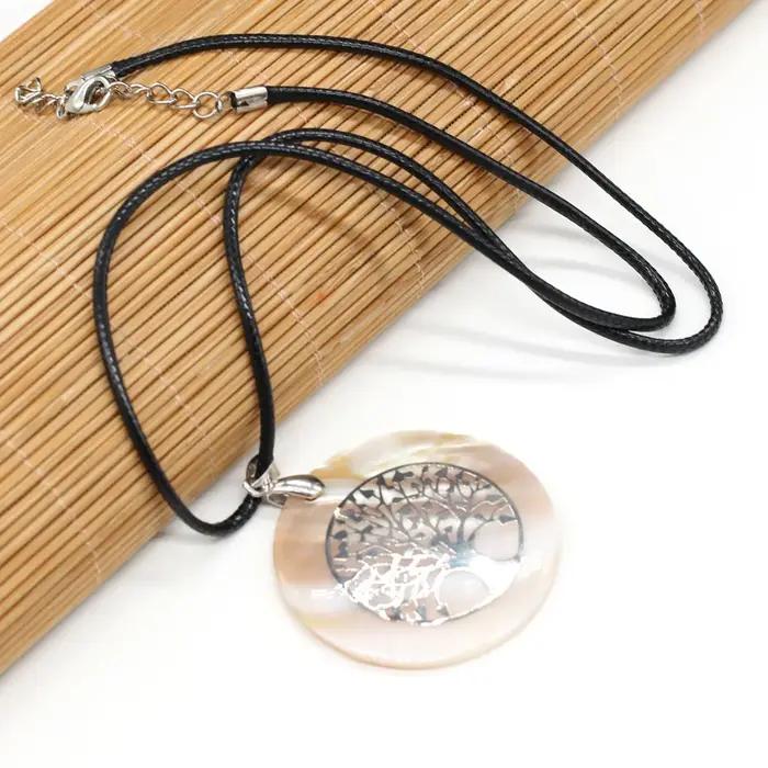 Collier en coquillage naturel avec pendentif goutte d'eau en cuir pour femmes élégantes romantique cadeau occasion spéciale