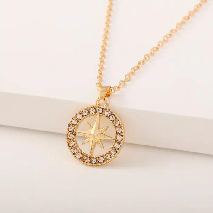Le collier étoile hexagonale Sky Star David est un pendentif à la mode et polyvalent avec un sens du design unique pour les femmes