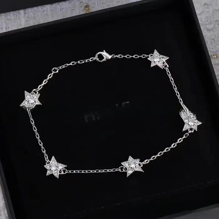 Bracelet en zircone cubique bleu et rouge élégant pour femmes occasions spéciales et événements d'affaires
