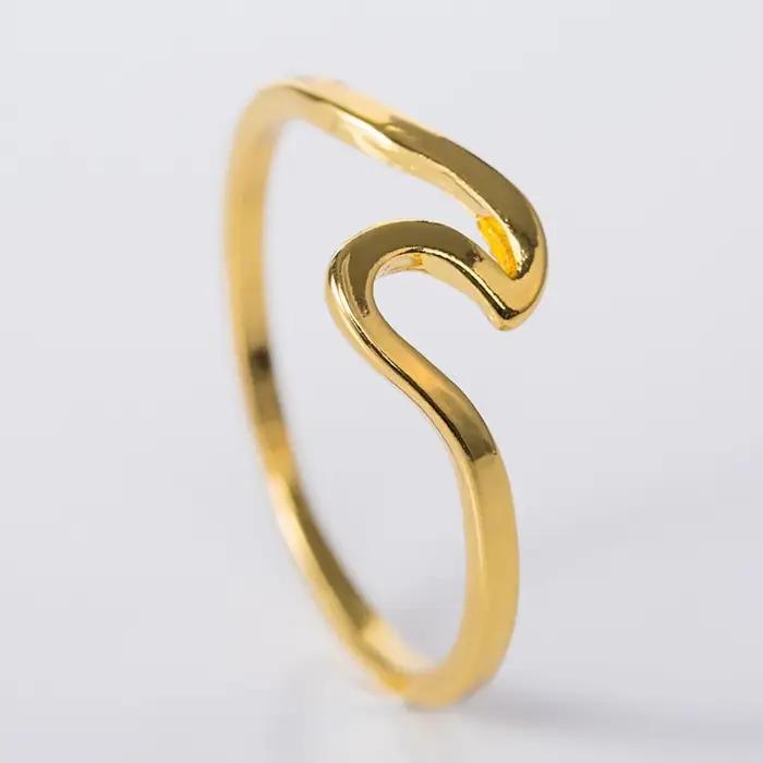 Bague ondulée élégante en acier inoxydable pour femme