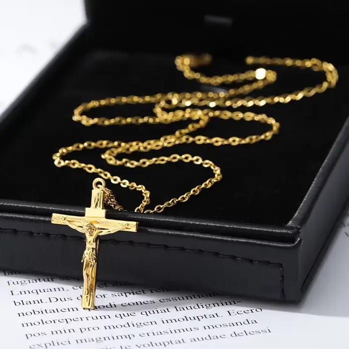 Collier croix de Jésus bijou en acier inoxydable or clair pour femmes occasions spéciales et cérémonies religieuses