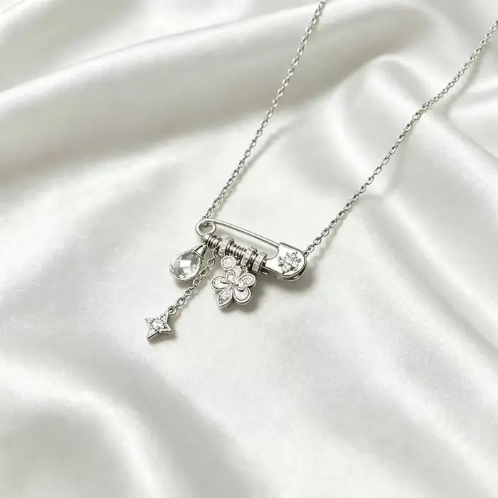 Collier pendentif broche étoile iris brossé avec perle pour femme