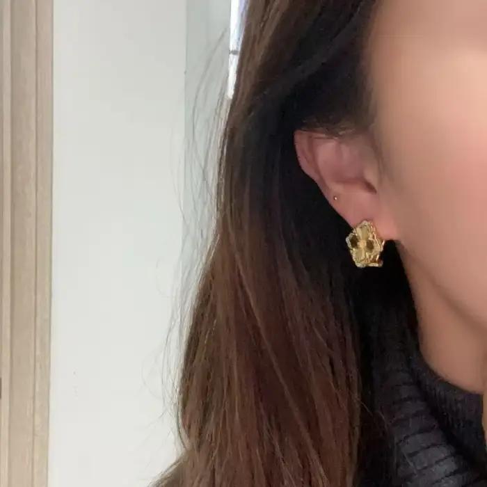 Boucles d'oreilles en argent pur de conception originale avec incrustation de diamants exquis pour femmes
