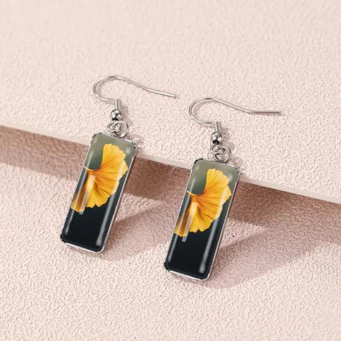 1 paire de boucles d'oreilles à motif de feuilles de Ginkgo de couleur dorée avec verre convexe et c