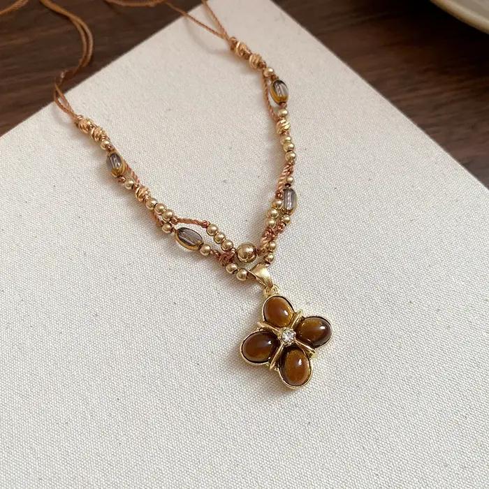 Colliers avec pendentif en forme de fleur en résine pour femmes