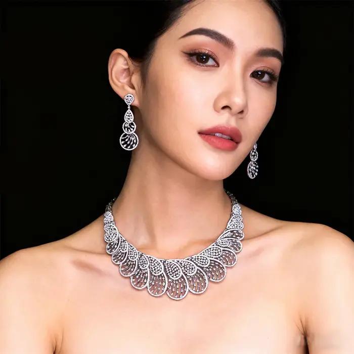 Parures de colliers de luxe en zircon et perles multicouches