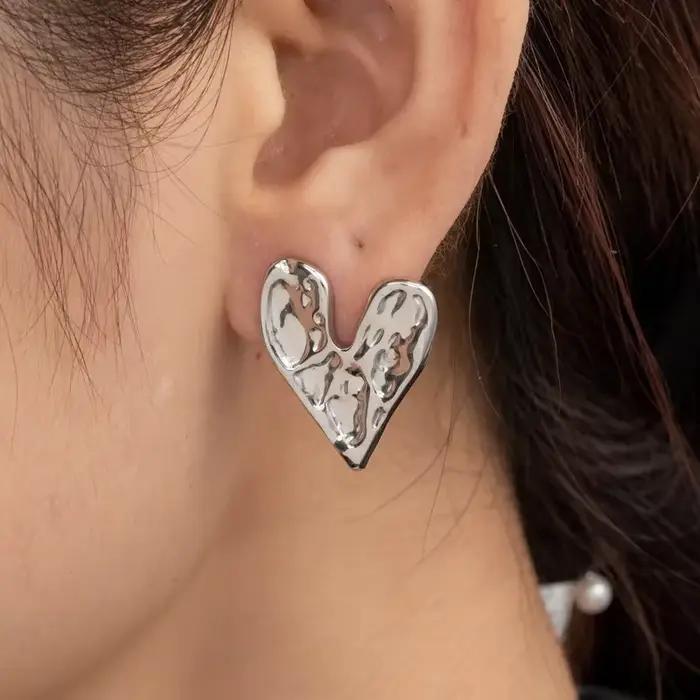 Boucles d'oreilles dorées en forme de grand cœur pour femmes, bijoux simples et exagérés, liquide pliable irrégulier, tempérament lisse et créatif, cadeau pour filles