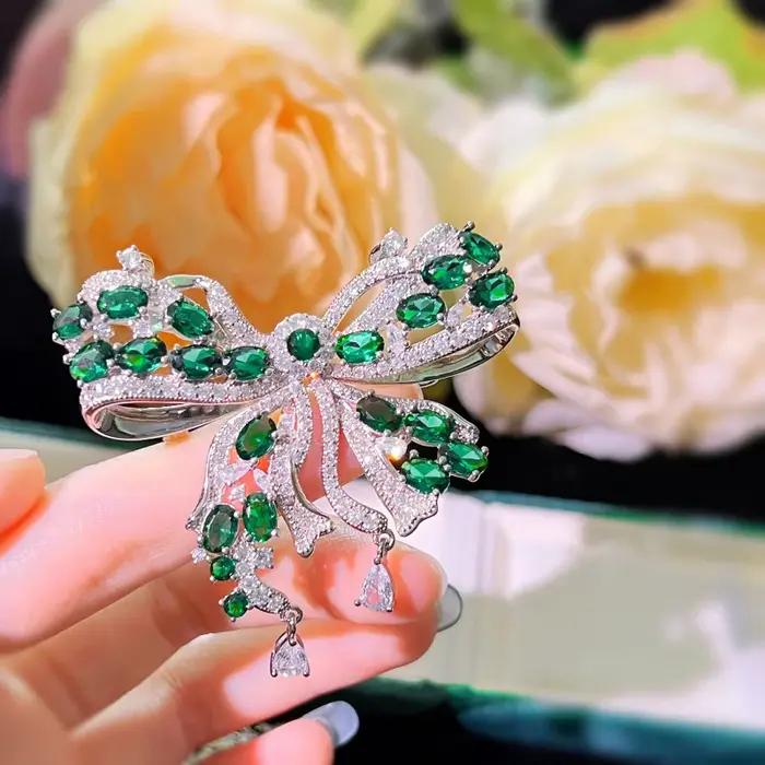 Pendentif luxueux haut de gamme serti de diamants