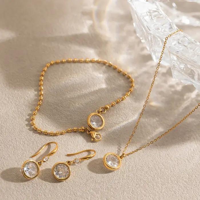 Ensemble bijoux tendance Zora Daily Fashion zircon acier inoxydable plaqué or collier boucles doreilles bracelet femmes occasions spéciales quotidiennes
