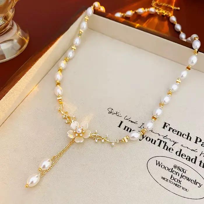 Collier élégant avec pendentif en perles et fleurs pour femmes, chaîne de clavicule en plante exquise, bijoux de fête, cadeaux d'anniversaire