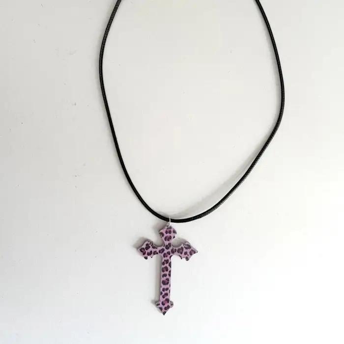 Collier pendentif croix imprimé léopard Y2K pour femmes