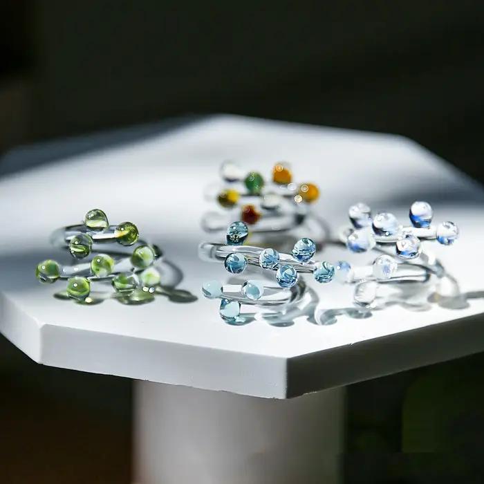 Bague en forme de goutte de rosée en verre arc-en-ciel