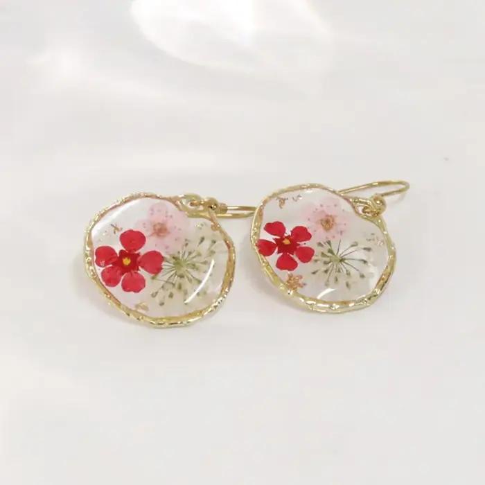 Boucles d'oreilles rondes irrégulières élégantes à motif floral