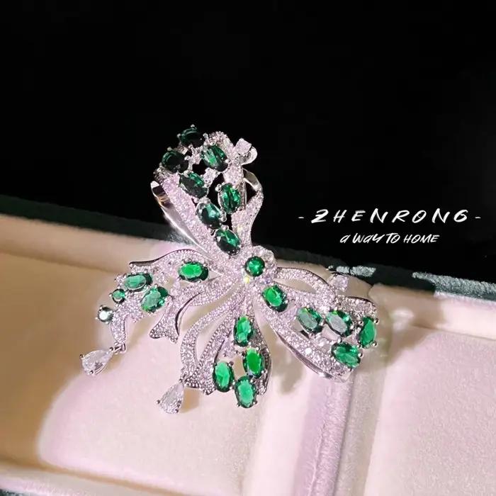 Pendentif luxueux haut de gamme serti de diamants