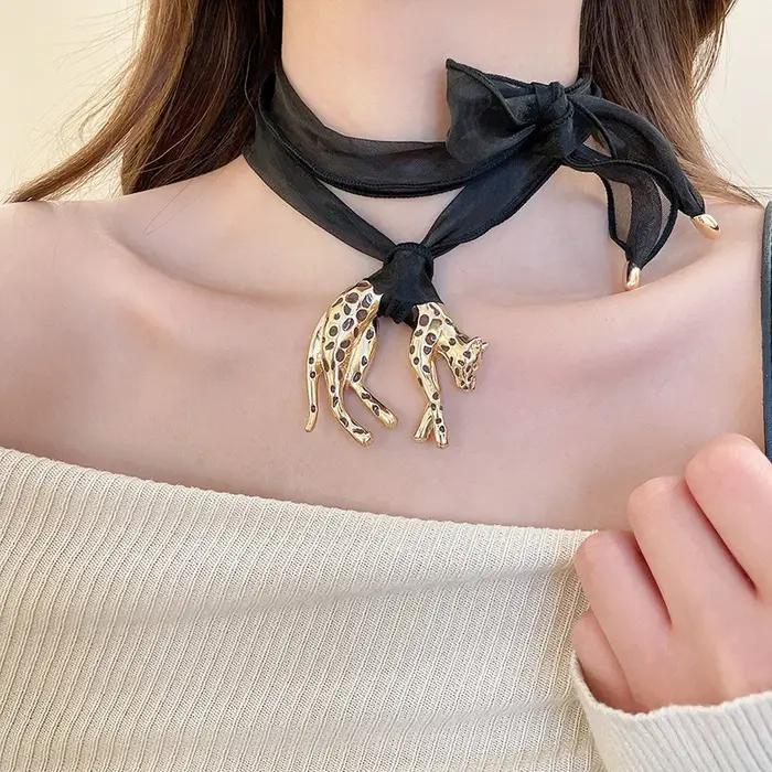 Pendentif léopard rétro pour femmes et hommes multicolore en métal, conception unique et audacieuse pour toutes les occasions spéciales