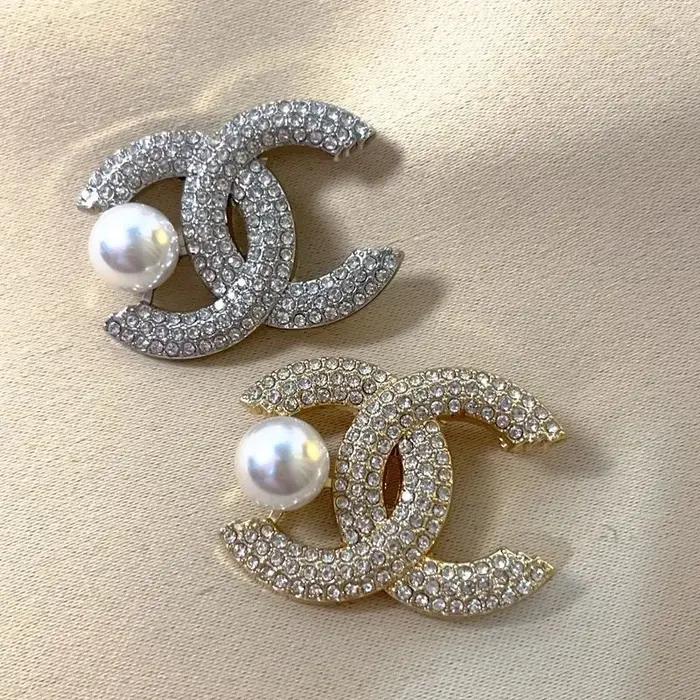 Broche Parfumée, Lettres Élégantes, Style INS Haut de Gamme, Perles Lumineuses, Petite Broche pour M