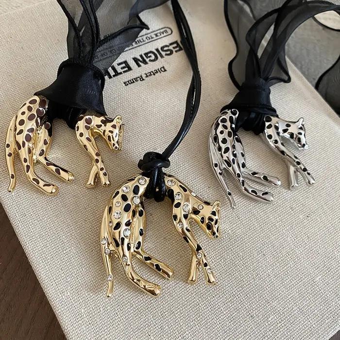 Pendentif léopard rétro pour femmes et hommes multicolore en métal, conception unique et audacieuse pour toutes les occasions spéciales