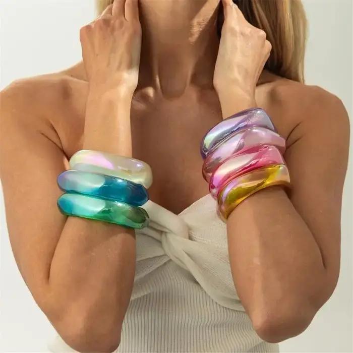 Bracelet géométrique en résine avec design tourbillon nacré coloré pour femmes, élégant et confortable pour toutes les occasions spéciales