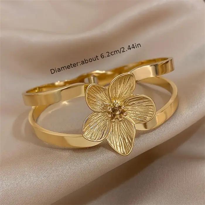 Bracelet élégant et délicat en acier inoxydable doré