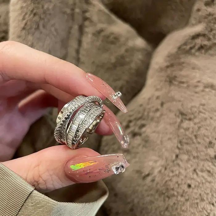 Bague créative à plusieurs niveaux en forme d'orbite céleste pour femmes, avec strass brillants, inspirée de la galaxie, accessoires de bijoux empilables