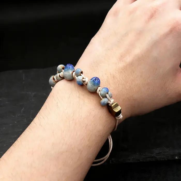Bracelet en céramique bleu clair fait à la main pour femme