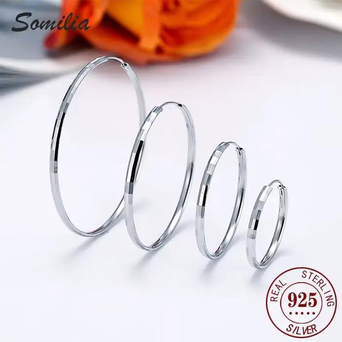 Bague ronde en argent sterling 925 hypoallergénique pour femmes occasions spéciales bijou de tous les jours hyperbolique elegant